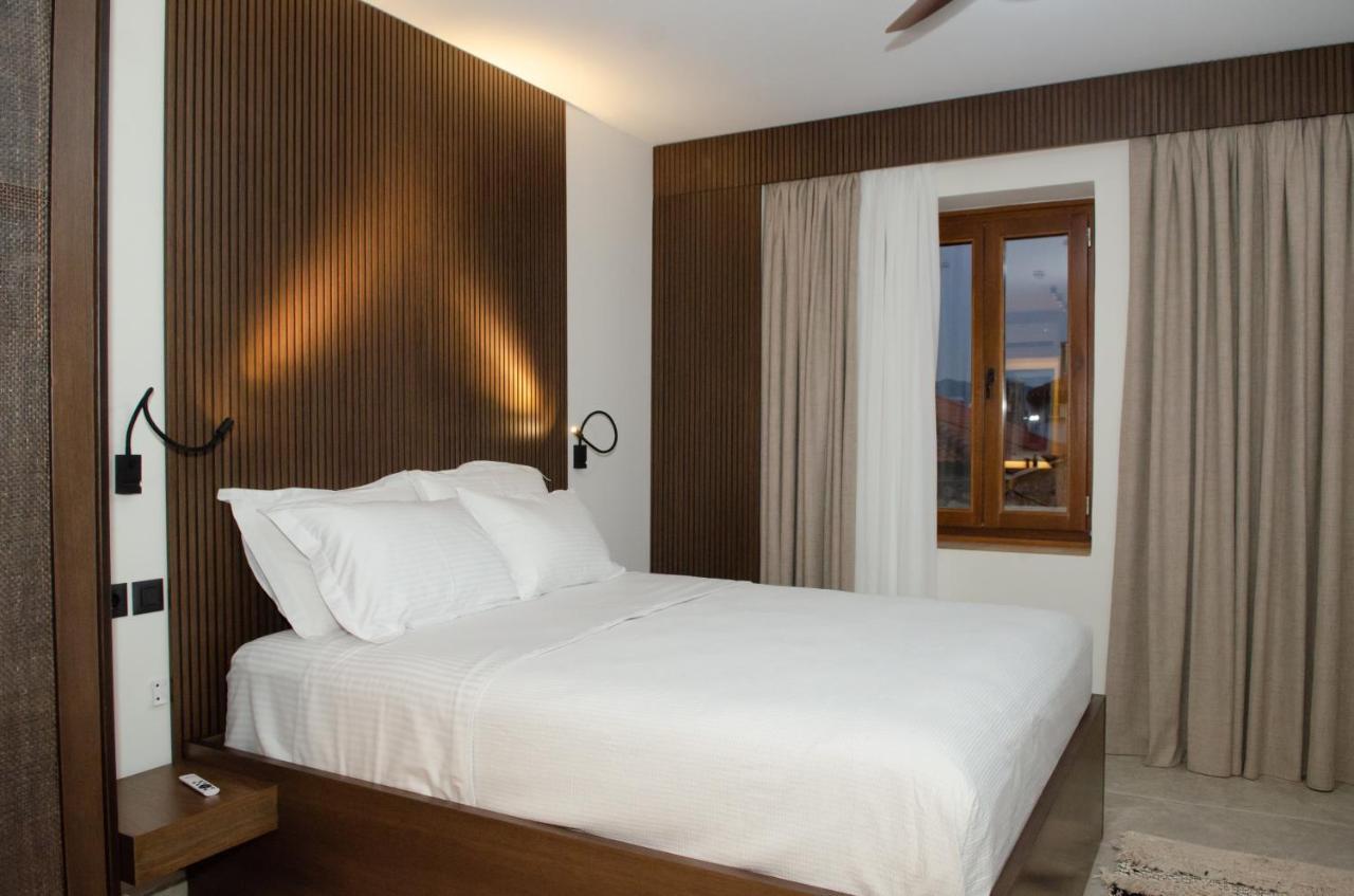 נפפקטוס Leone Suites מראה חיצוני תמונה